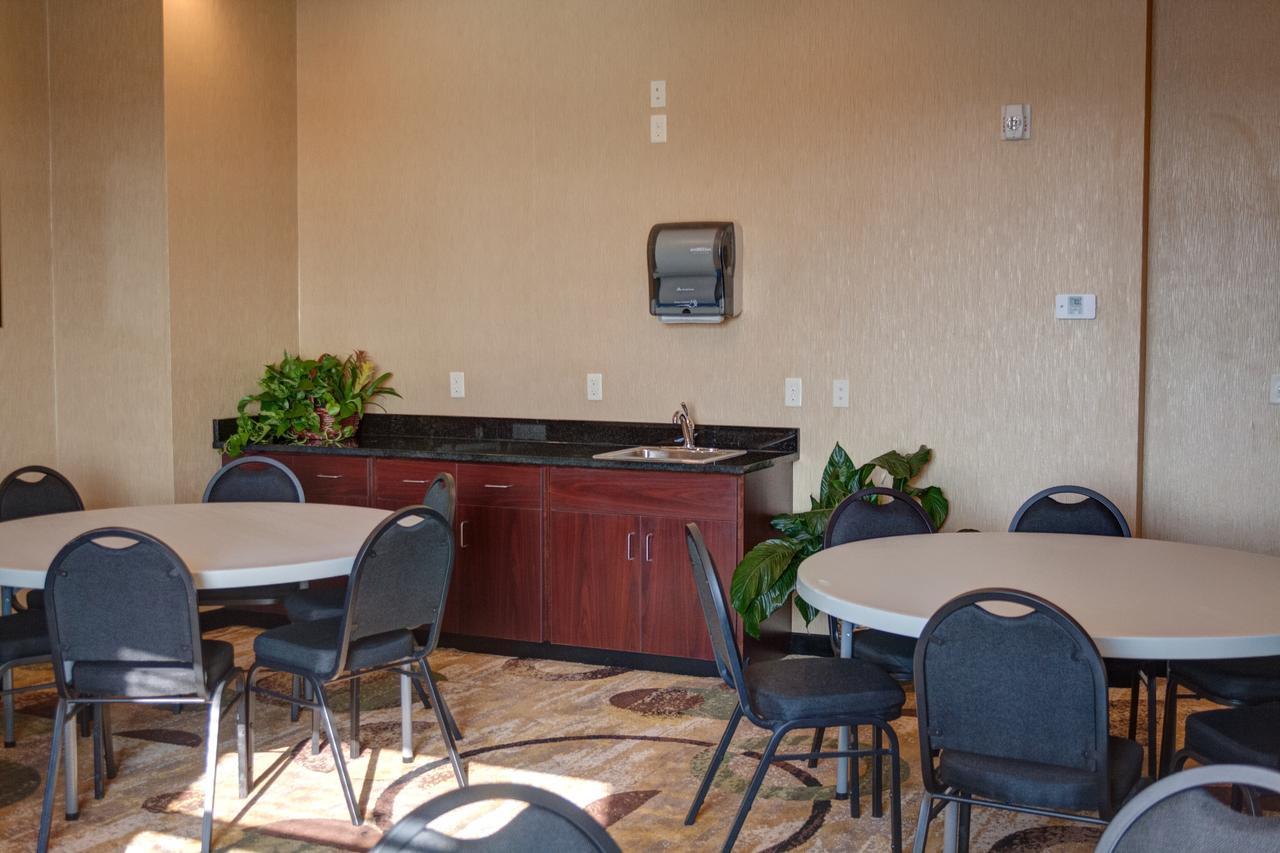Cobblestone Hotel And Suites - Jefferson Экстерьер фото